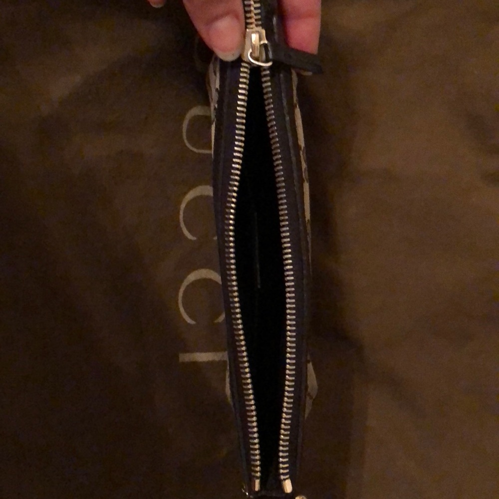 SOLD!! ✔️ 💯 % authentic Gucci clutch - Picture 5 of 8